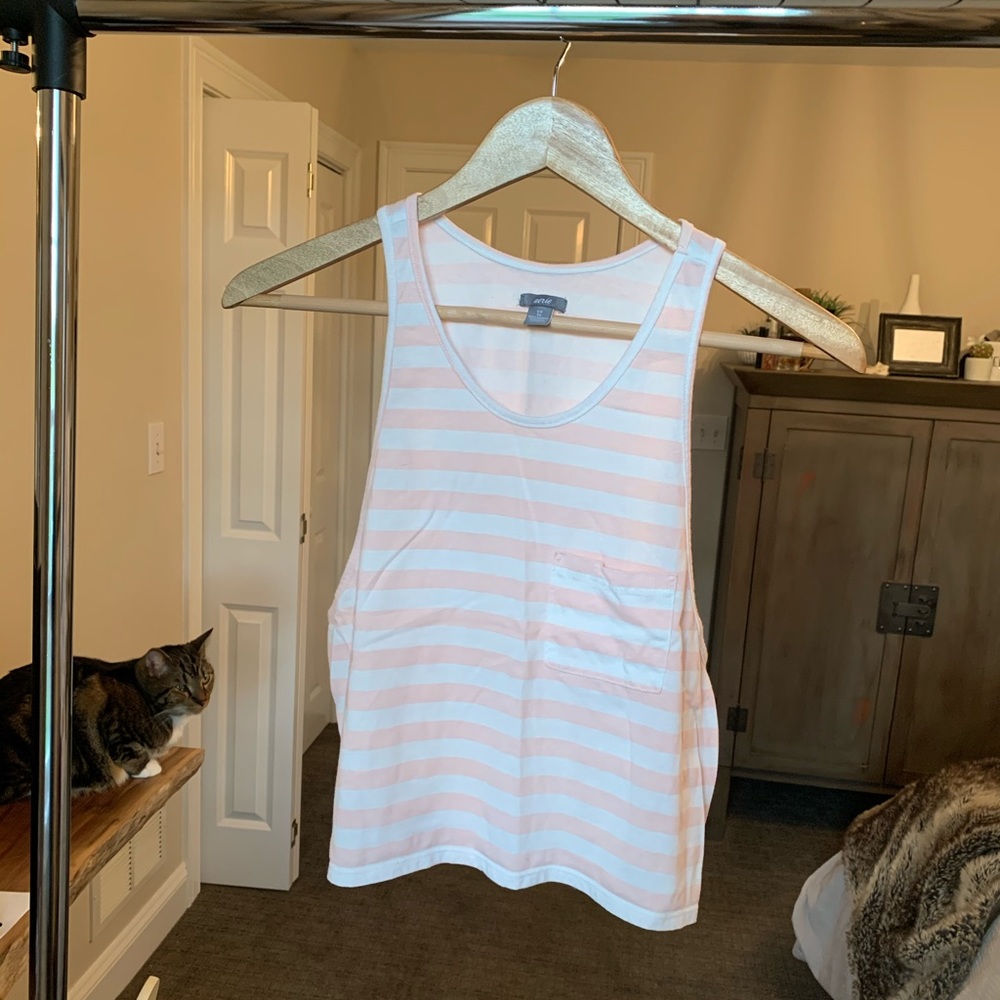 pink & white tank top